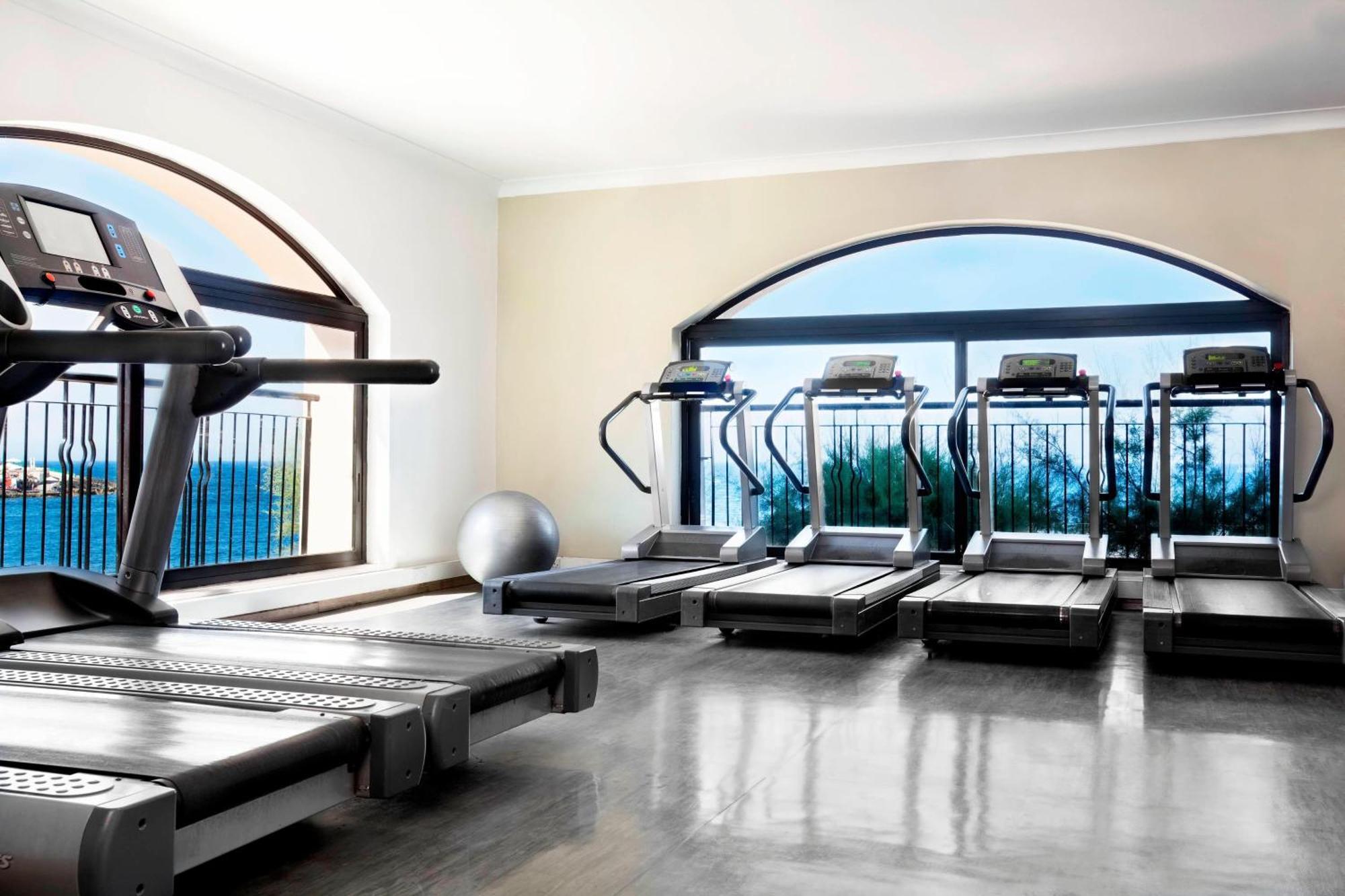 The Westin Dragonara Resort, Malta St. Julian's Exterior foto The gym at the hotel