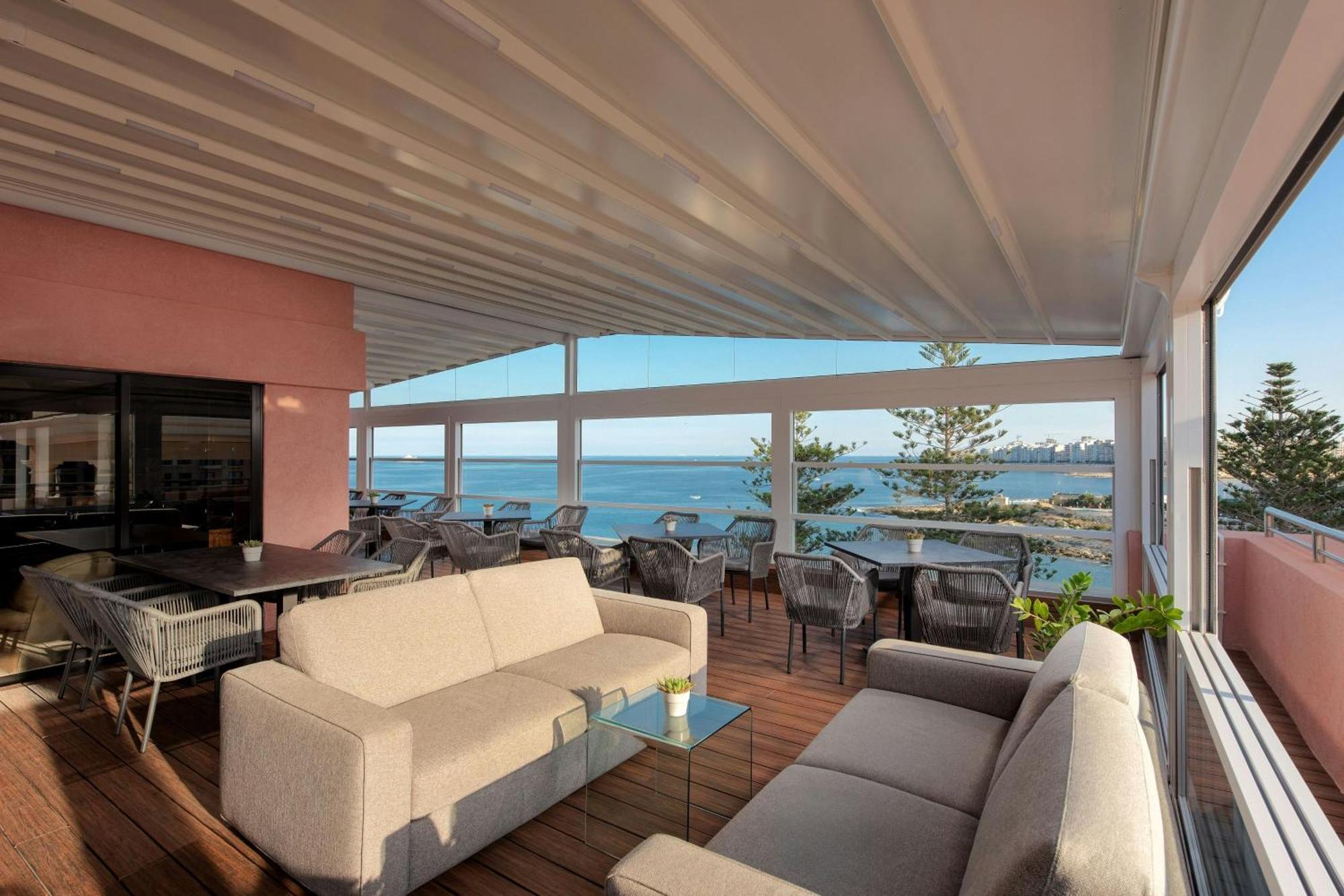 The Westin Dragonara Resort, Malta St. Julian's Exterior foto The Sky Bar