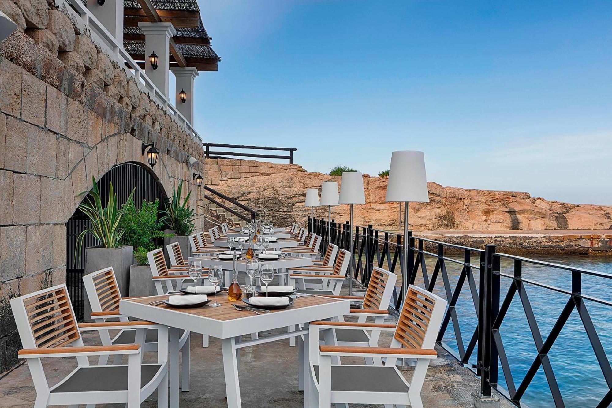 The Westin Dragonara Resort, Malta St. Julian's Exterior foto The restaurant at the Fort