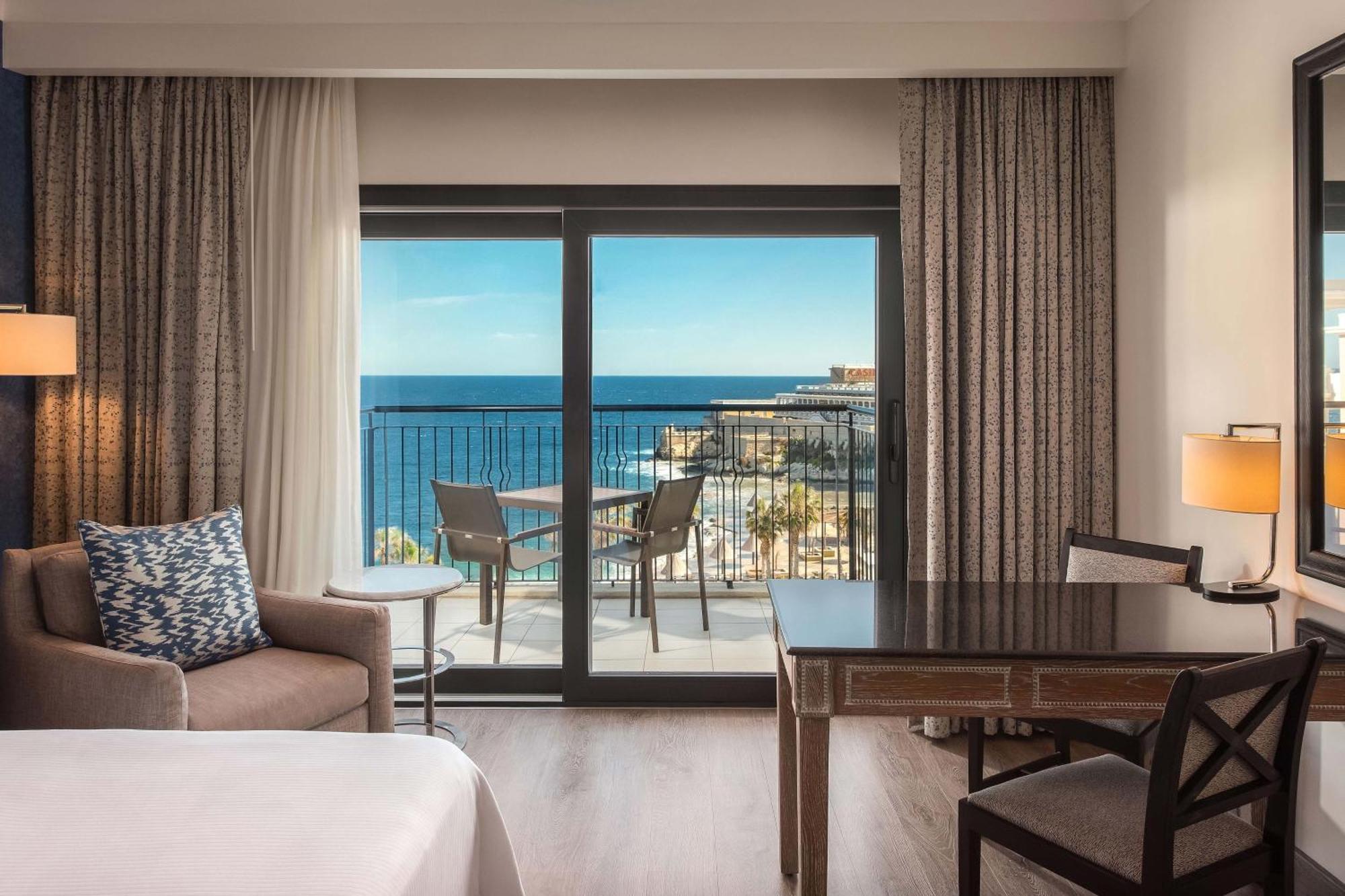 The Westin Dragonara Resort, Malta St. Julian's Exterior foto A guest room at the Hilton San Diego Bayfront
