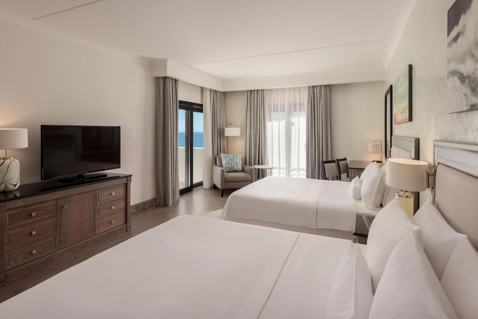 The Westin Dragonara Resort, Malta St. Julian's Exterior foto A guest room at the Hilton Garden Inn