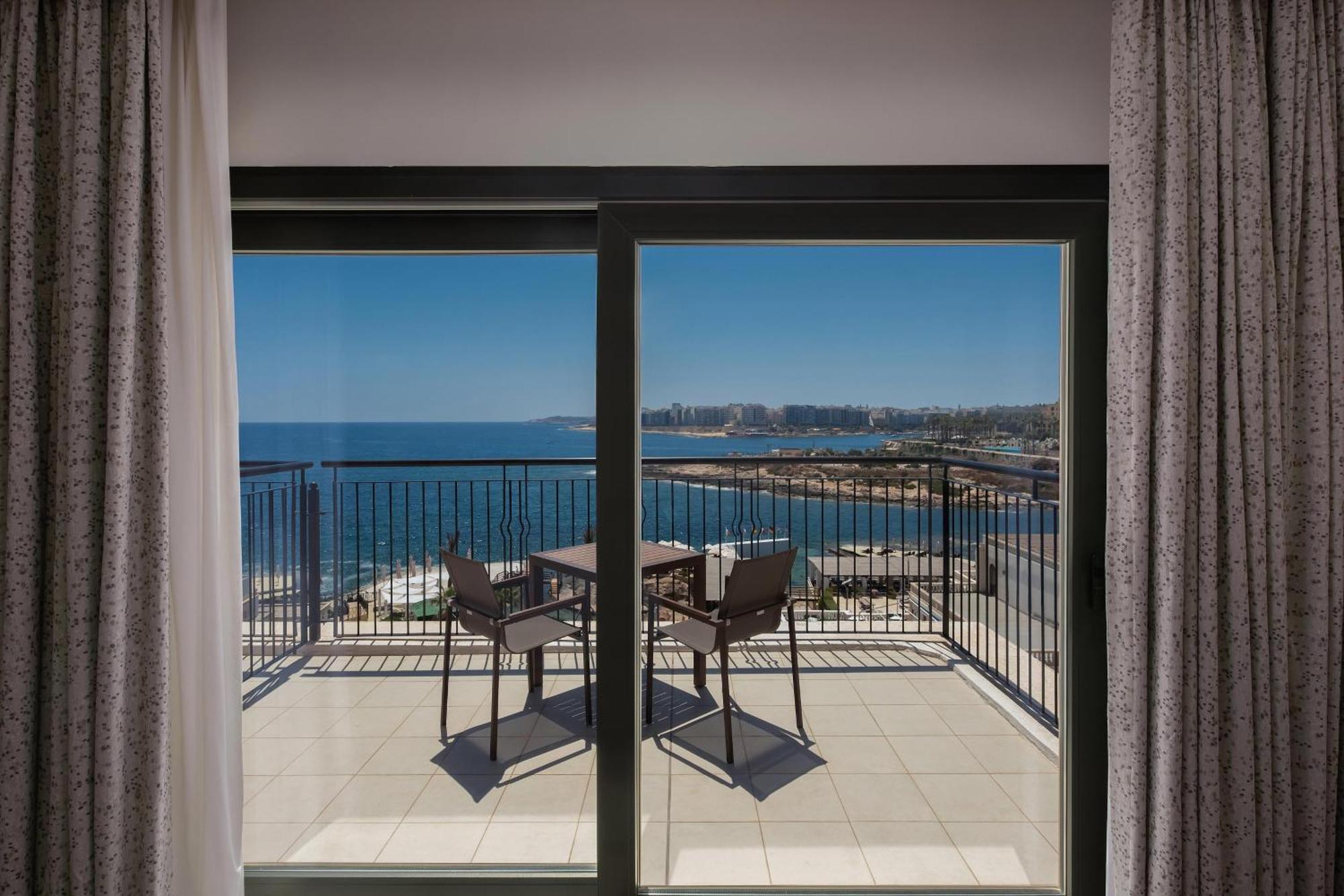 The Westin Dragonara Resort, Malta St. Julian's Exterior foto View from the balcony of a typical apartment