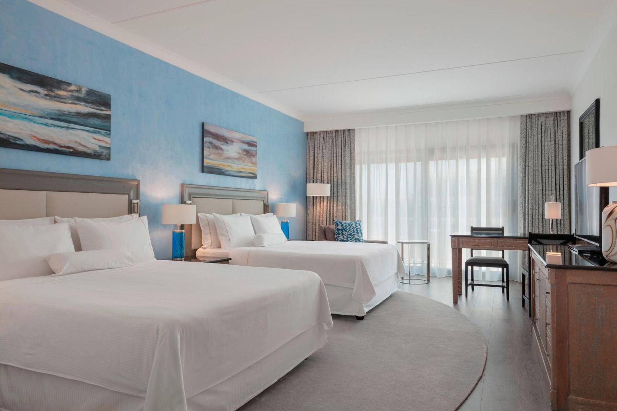 The Westin Dragonara Resort, Malta St. Julian's Exterior foto A typical guest room at the Hilton Garden Inn