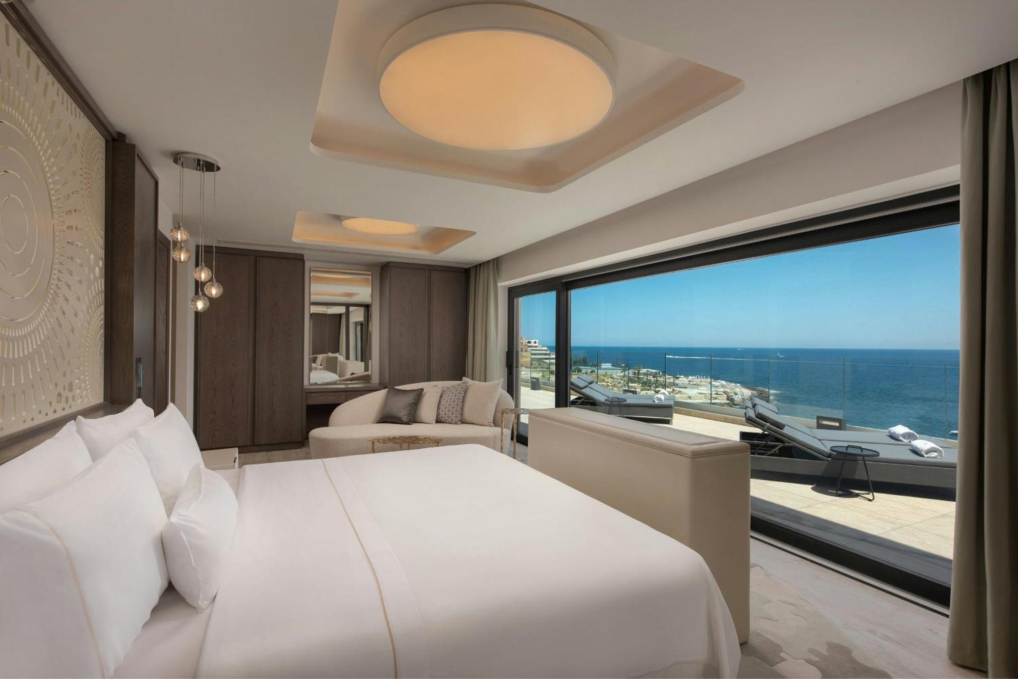 The Westin Dragonara Resort, Malta St. Julian's Exterior foto A bedroom at the hotel
