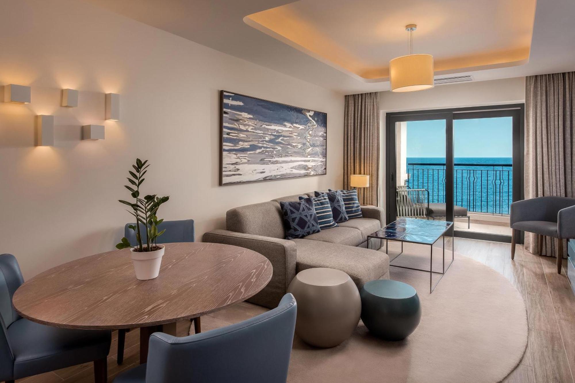 The Westin Dragonara Resort, Malta St. Julian's Exterior foto A living room at the hotel