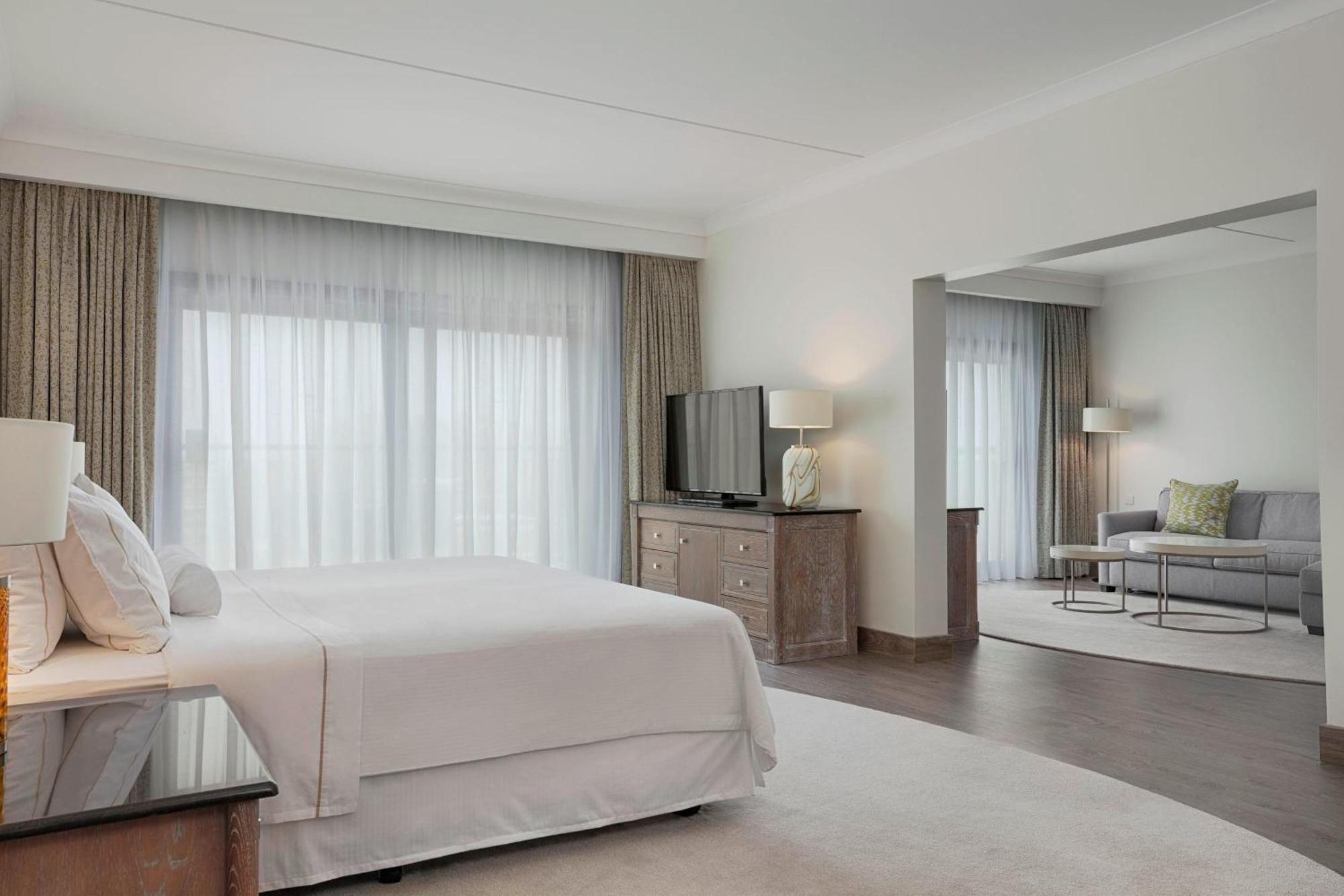 The Westin Dragonara Resort, Malta St. Julian's Exterior foto A suite at the hotel