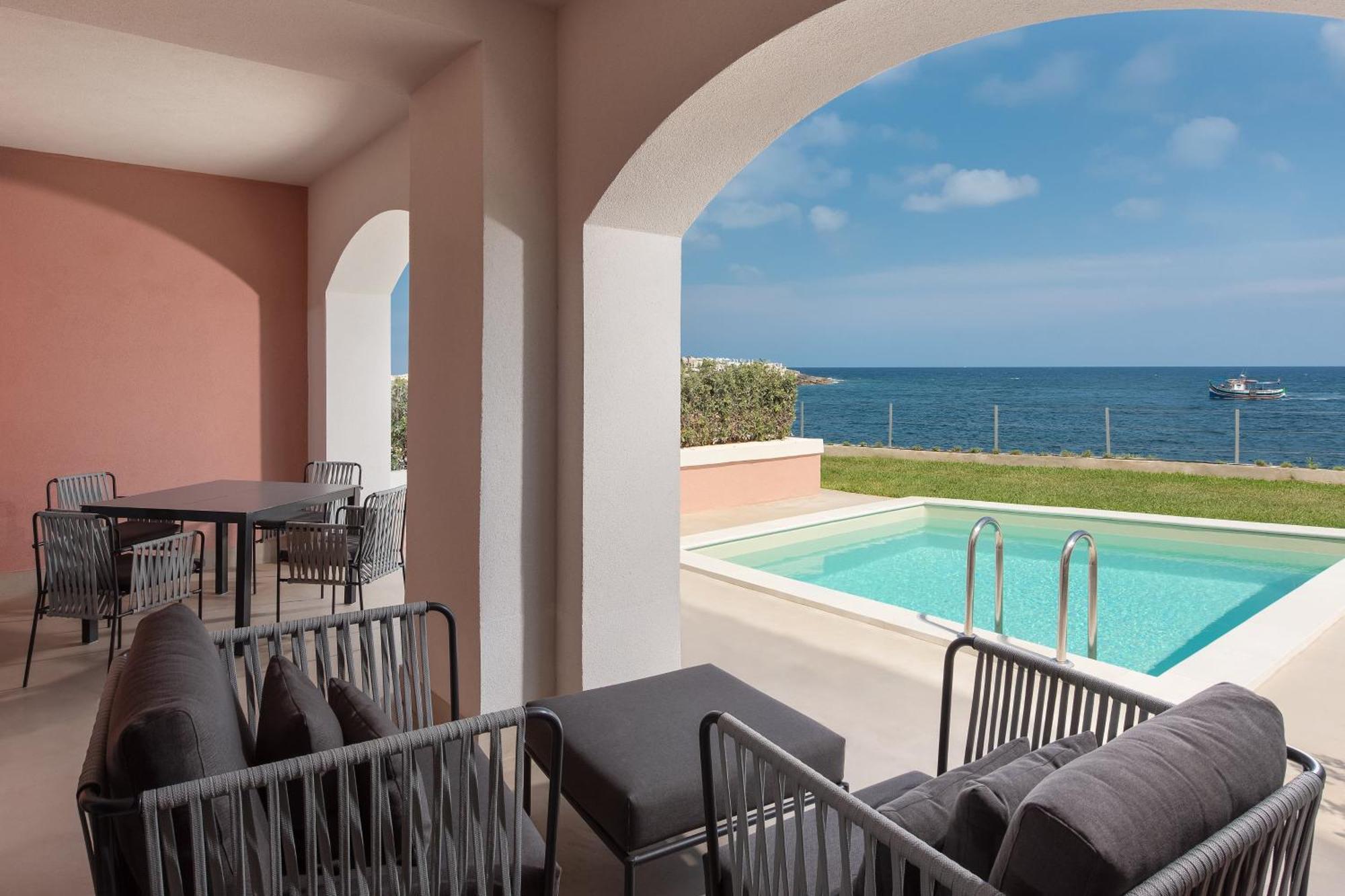 The Westin Dragonara Resort, Malta St. Julian's Exterior foto A suite at the hotel